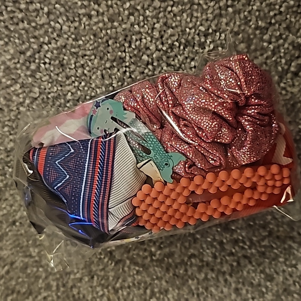 🟠003. Mystery Bag of Hair Accessories